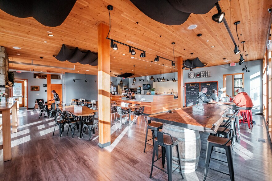 More Photos Of 755 SE College Way, Newport General Retail For Sale