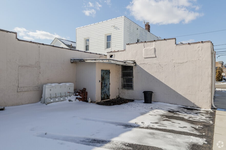 More Photos Of 25 East Pl, Lodi Storefront For Sale