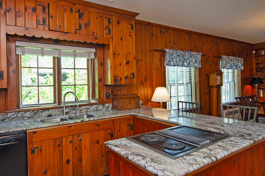 More Photos Of 8789 Seneca Trail South, Ronceverte Office For Sale