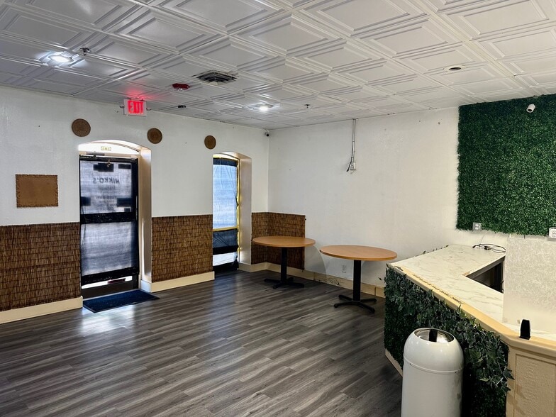 More Photos Of 211 E Court St, Seguin Storefront Retail Office For Lease