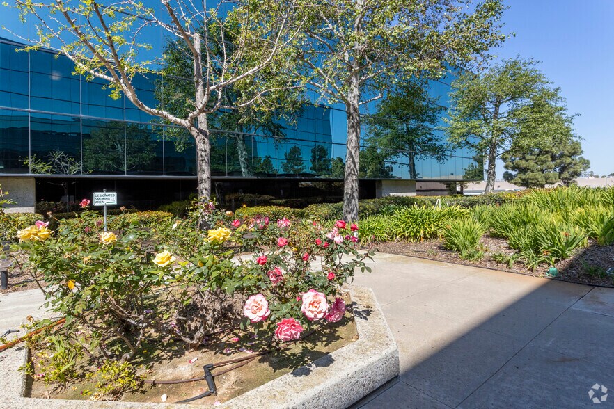 More Photos Of 7675 Dagget St, San Diego Office For Lease