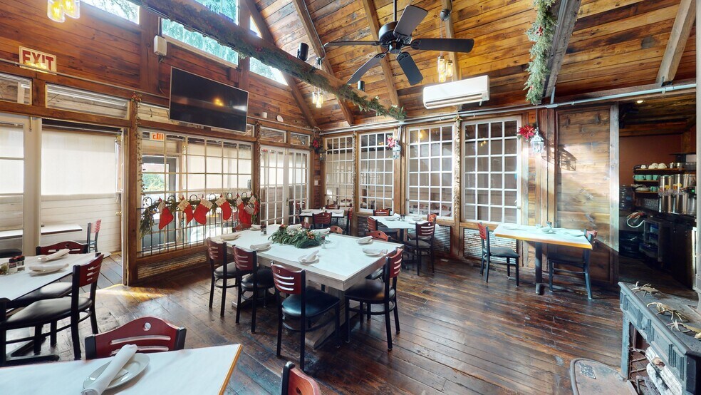 More Photos Of 925 10th St, Port Royal Restaurant For Sale