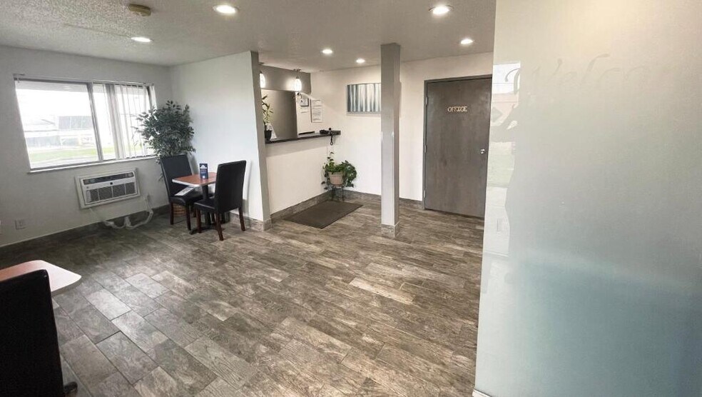 More Photos Of 522 E Coliseum Blvd, Fort Wayne Hotel For Sale