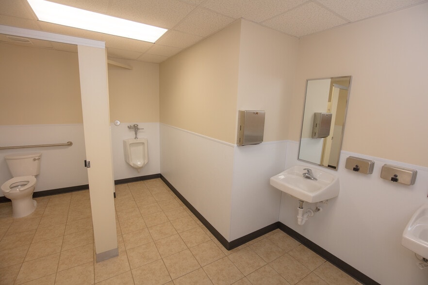 More Photos Of 3642 Bacor Rd, Houston Warehouse For Lease