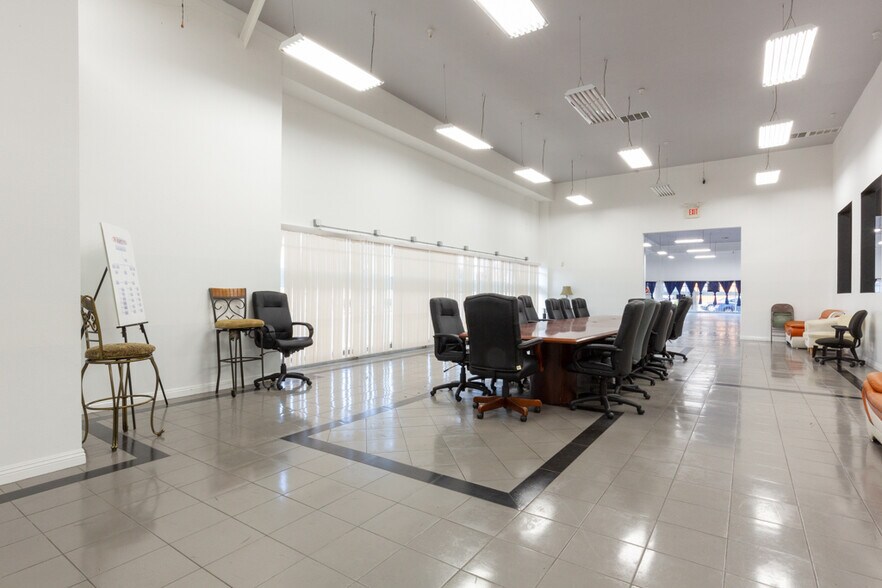 More Photos Of 505 S Main St, Santa Ana Storefront For Sale