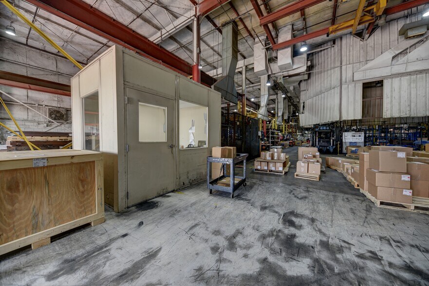 More Photos Of 1901 Longwood Dr, Brenham Manufacturing For Sale
