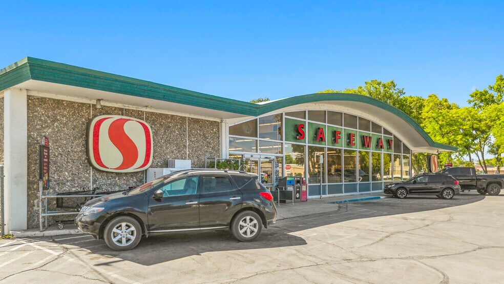 More Photos Of 965 Dartmouth Ave, Lovelock Supermarket For Sale