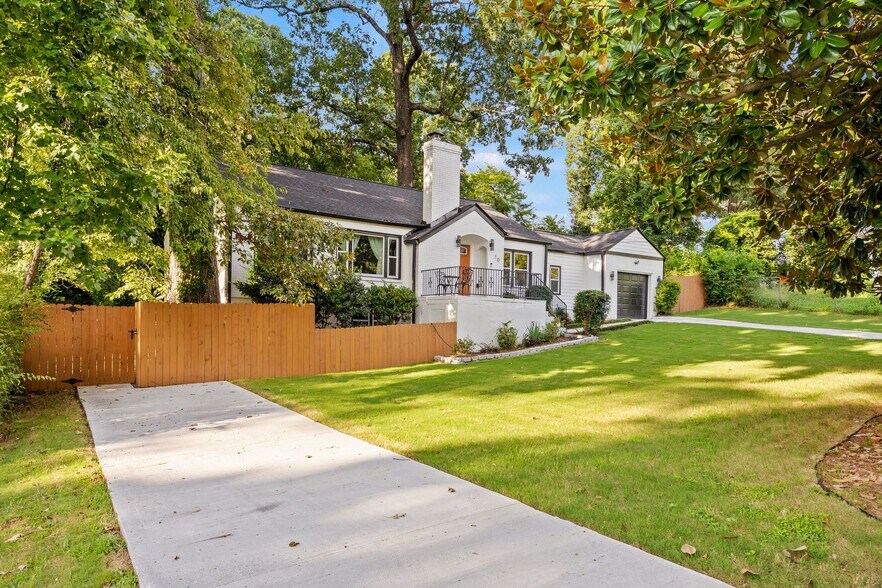 More Photos Of 10 Claire Dr, Atlanta Multifamily For Sale