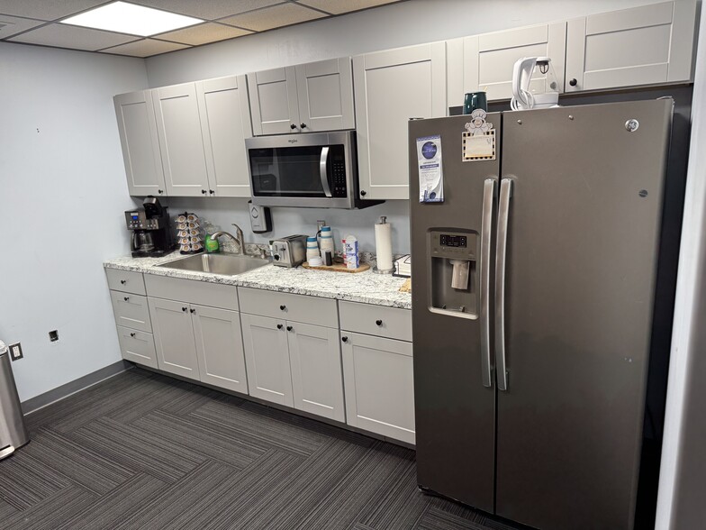 More Photos Of 100 Transfer Dr, Highland Warehouse For Sale