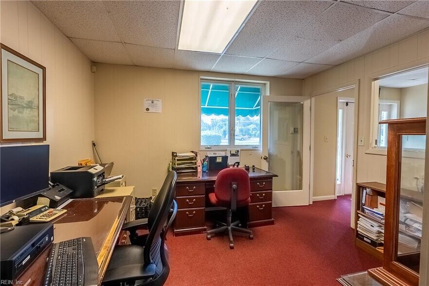 More Photos Of 7002 George Washington Memoria Hwy, Gloucester Office For Sale