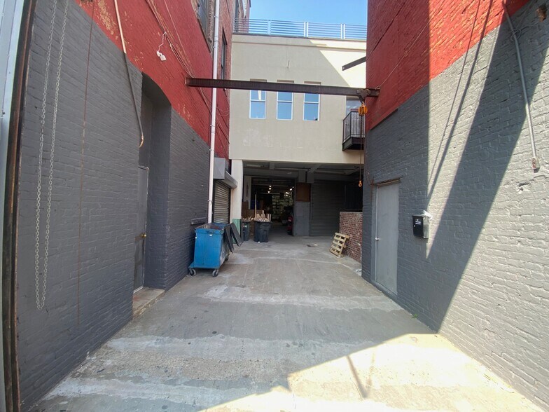 More Photos Of 264 41st St, Brooklyn Warehouse For Lease
