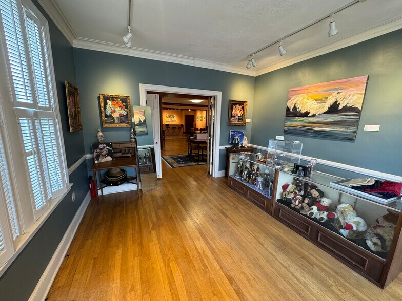 More Photos Of 1981 Union Ave, Memphis Loft Creative Space For Sale