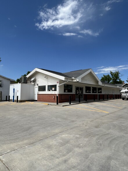 Primary Photo Of 537 Ridge St, Mineral Point Convenience Store For Sale