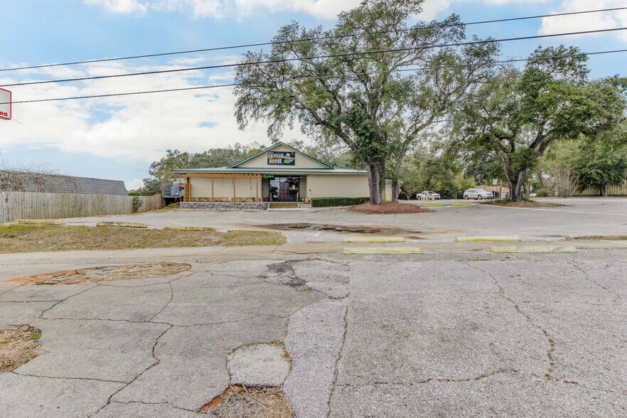 More Photos Of 131 New Warrington Rd, Pensacola Restaurant For Sale