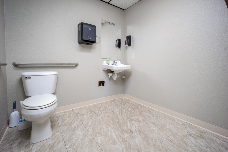 More Photos Of 2845 Broce Dr, Norman Office For Sale