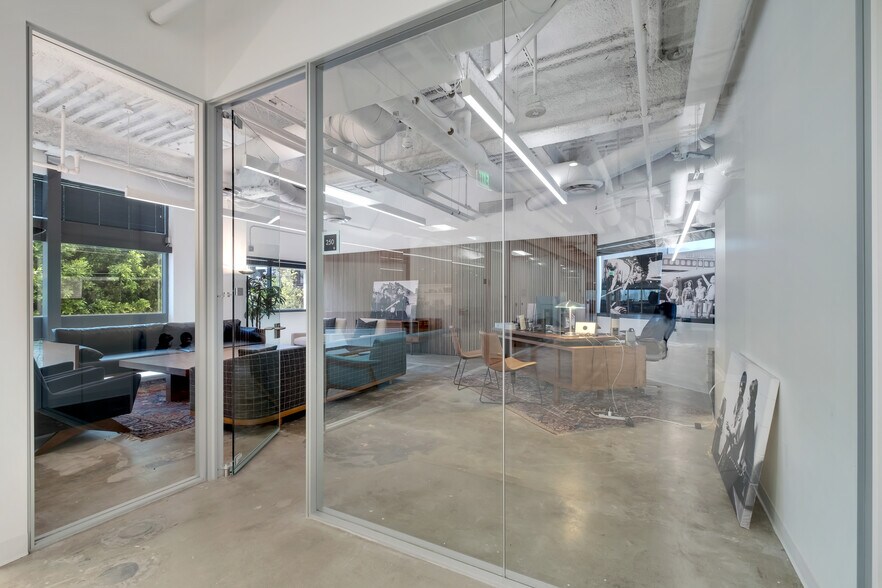 More Photos Of 15821 Ventura Blvd, Encino Office For Lease