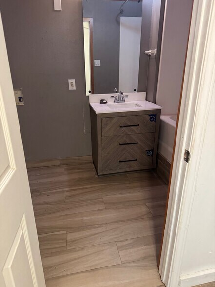 More Photos Of 701 E Pine St, Edgewood Industrial For Lease