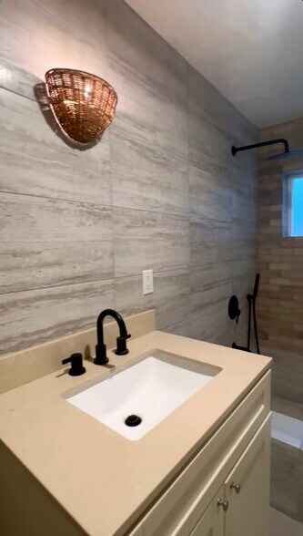 More Photos Of 11121 Glenoaks Blvd, Pacoima Rehabilitation Center For Lease