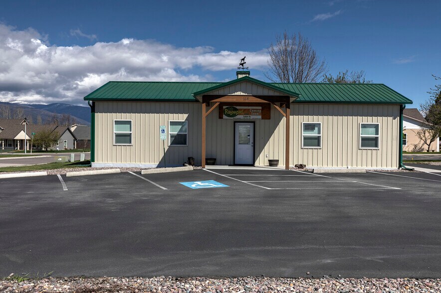 More Photos Of 115 Valley View St, Stevensville Restaurant For Sale