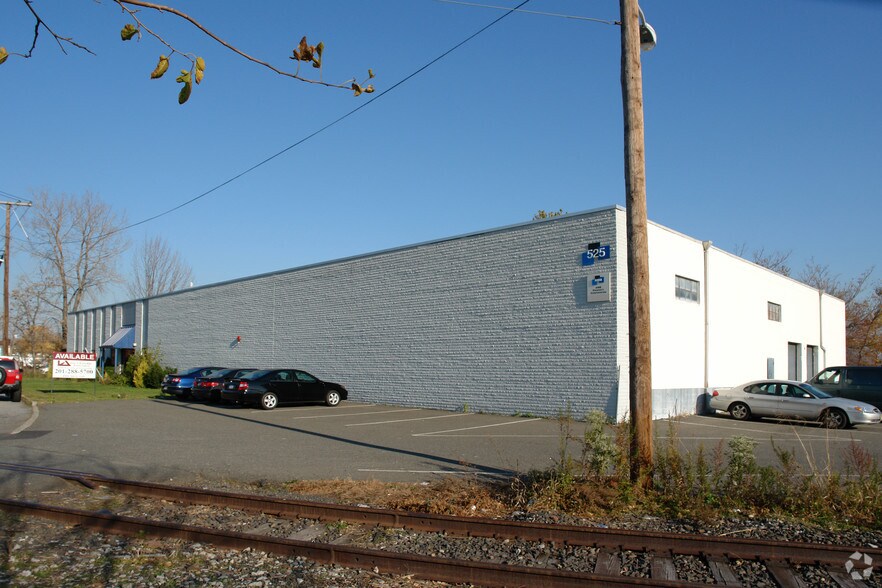 Primary Photo Of 525 Dell Rd, Carlstadt Unknown For Lease