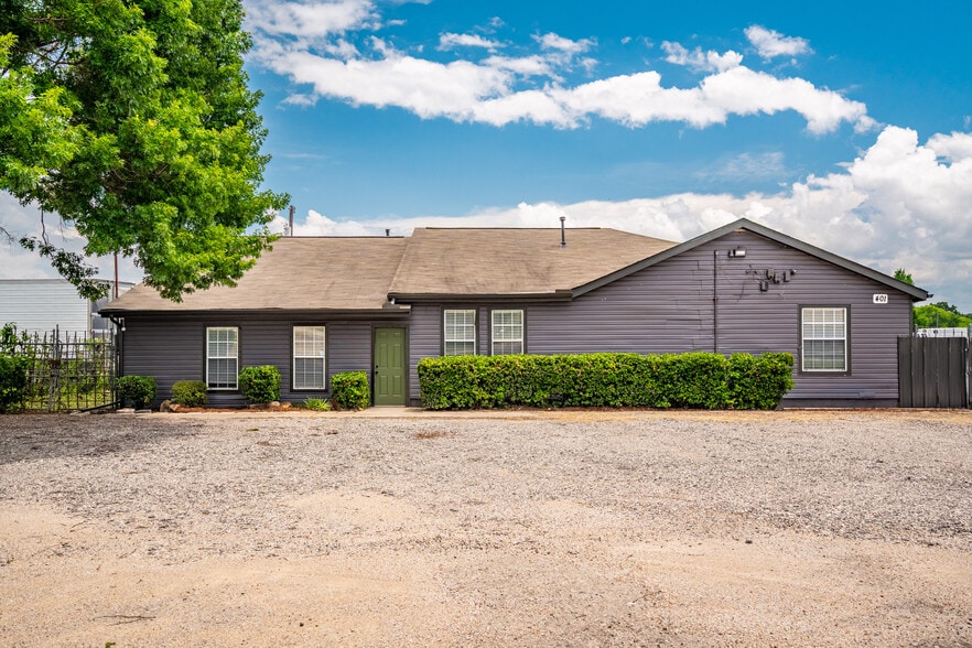 More Photos Of 401 W Simonds Rd, Seagoville Office For Sale