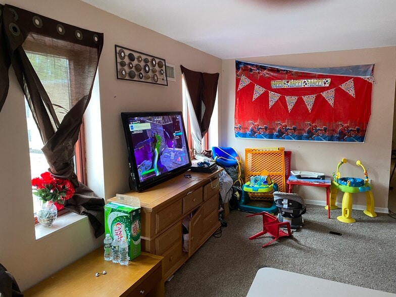 More Photos Of 304 Georges Rd, Dayton General Retail For Sale