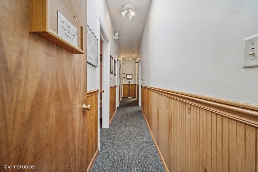 More Photos Of 2028-2104 Oakton St, Park Ridge Medical For Lease