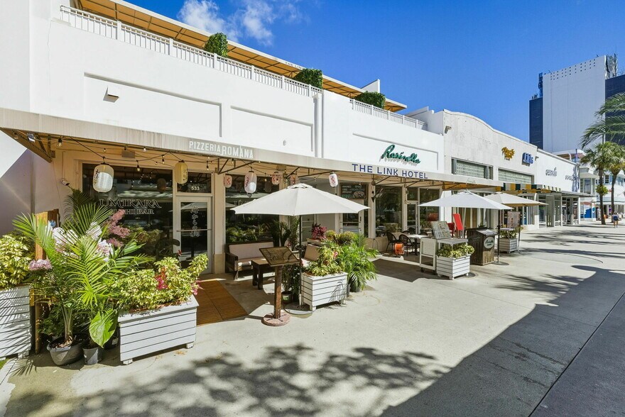 More Photos Of 525-533 Lincoln Rd, Miami Beach, Miami Beach Storefront For Lease