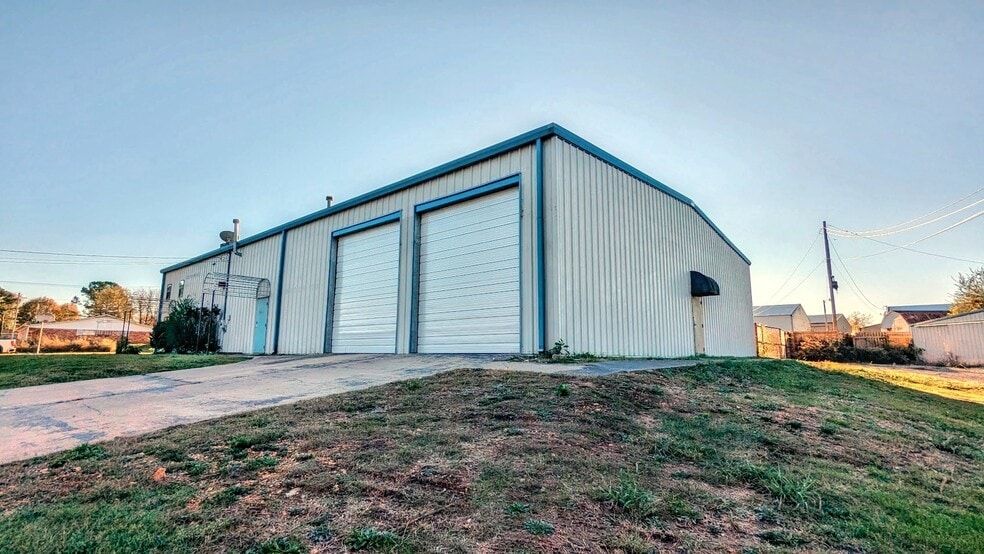 More Photos Of 1598 Park Hill Rd, Tahlequah Warehouse For Sale