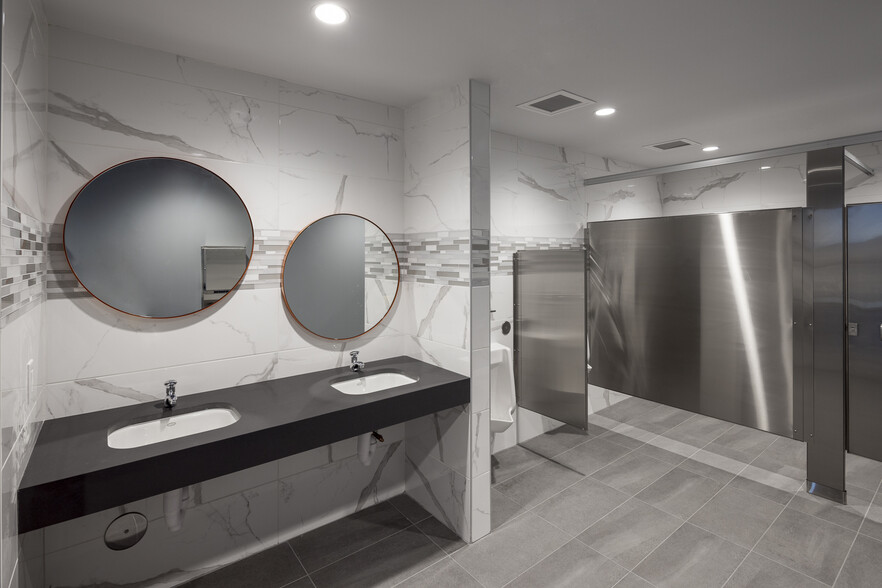 More Photos Of 4229 N FM 620 Hwy, Austin Showroom For Sale