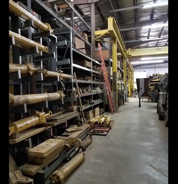 More Photos Of 1326 Industrial Dr, Lake in the Hills Distribution For Sale