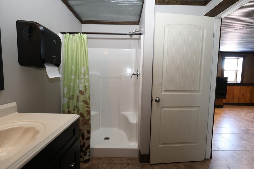 More Photos Of 4748 N 4318, Pryor Flex For Sale