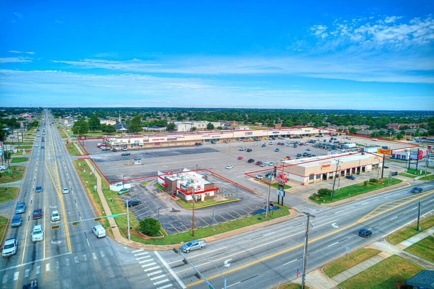 More Photos Of 101-361 N Mustang Rd, Mustang General Retail For Sale