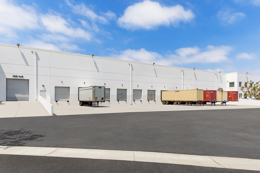 More Photos Of 3031-3033 Gardenia Ave, Long Beach Warehouse For Lease