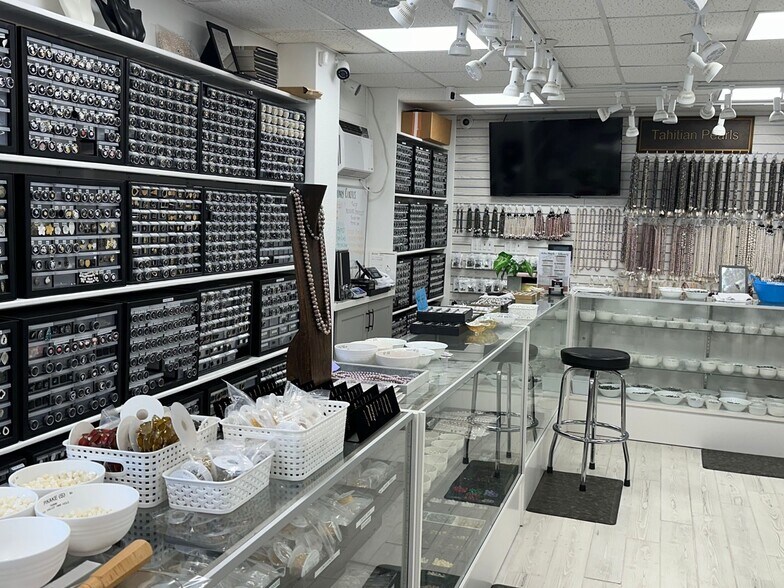 More Photos Of 2830 Kaonawai Pl, Honolulu Office For Sale