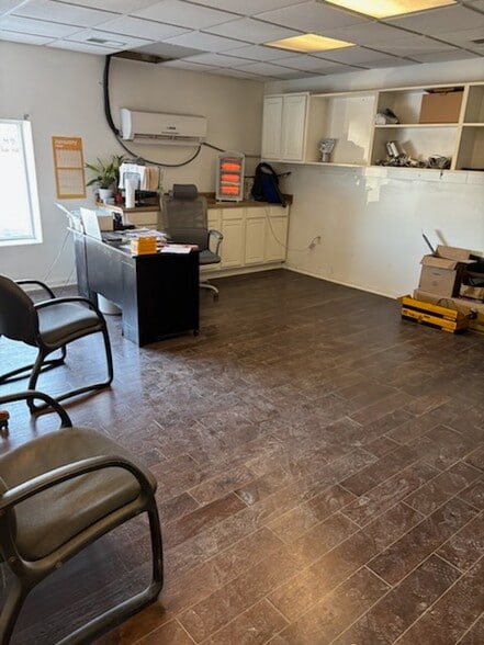 More Photos Of 9102 Industry Dr, Manassas Park Warehouse For Sale