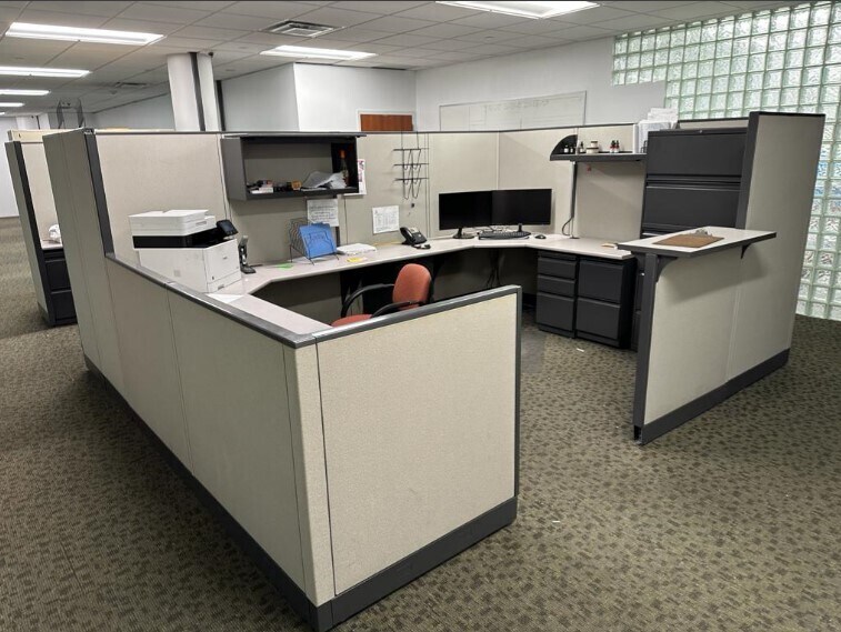 More Photos Of 48 Mall Dr, Hauppauge Light Manufacturing For Lease