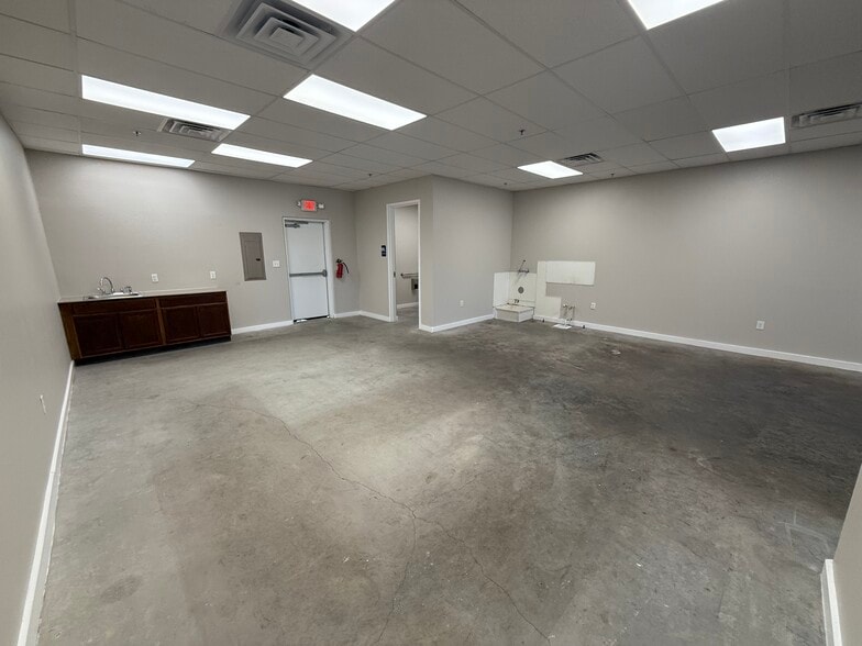 More Photos Of 1101 Bunton Creek Rd, Kyle Storefront Retail Office For Lease