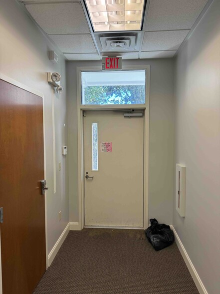 More Photos Of 897 Von Kolnitz Rd, Mount Pleasant Medical For Lease