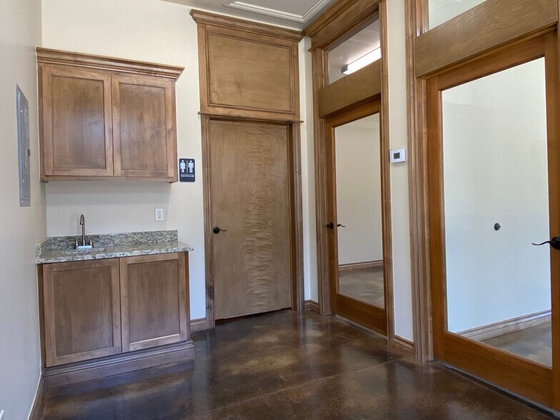 More Photos Of 5706 NW 130th St, Oklahoma City Office For Lease