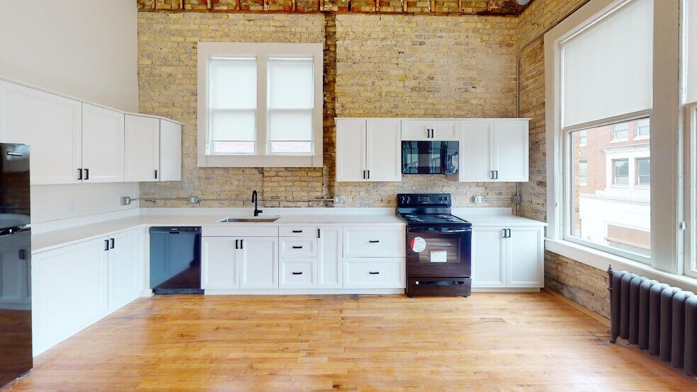More Photos Of 17 W Lawrence St, Pontiac Apartments For Sale