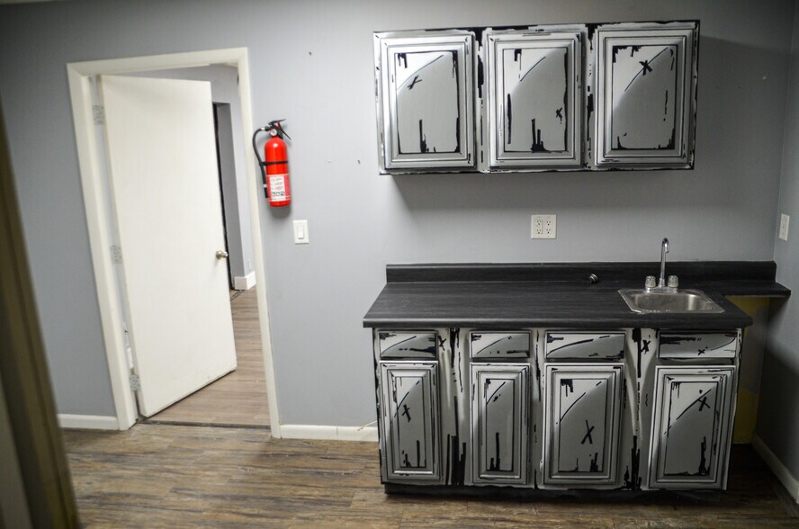 More Photos Of 147-151 W Angelo Ave, Salt Lake City Warehouse For Lease