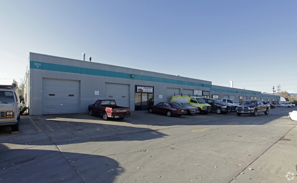 More Photos Of 1855 W Union Ave, Englewood Unknown For Lease