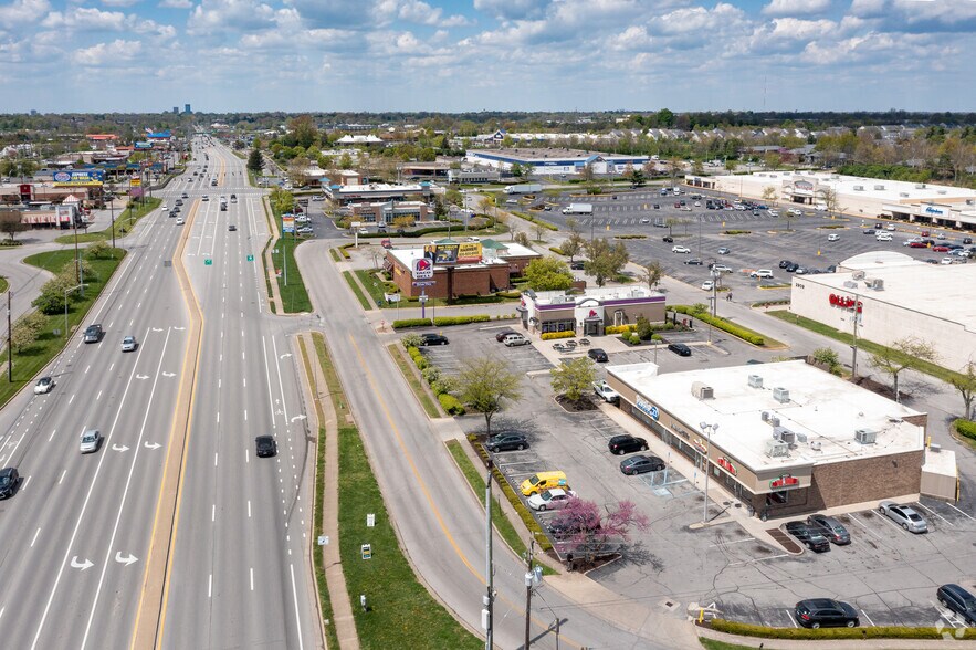 More Photos Of 2925 Richmond Rd, Lexington General Retail For Lease