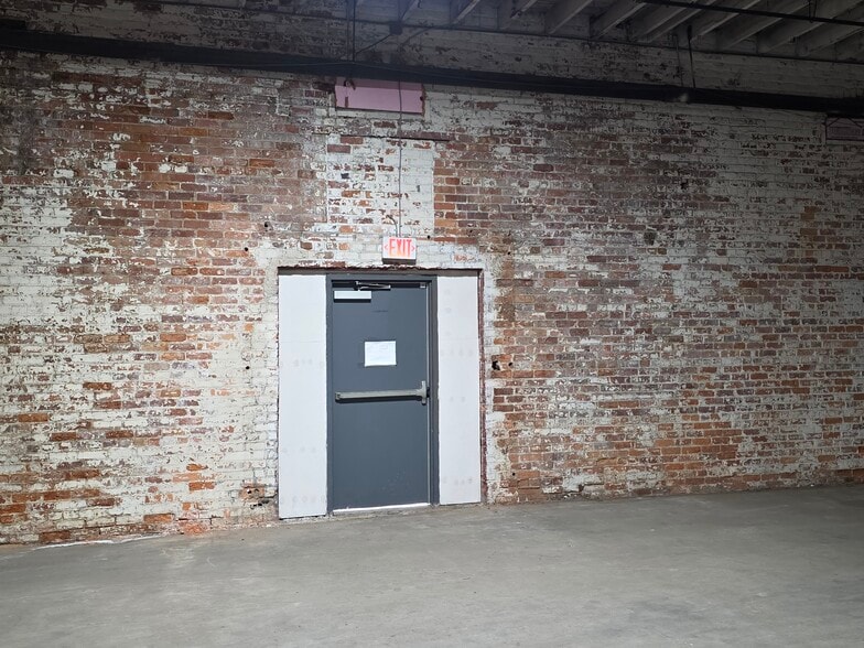 More Photos Of 827 Douglas Ave, Portsmouth Warehouse For Sale
