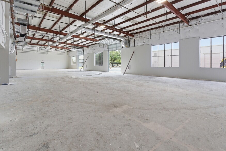 More Photos Of 4100 Ed Bluestein Blvd, Austin Warehouse For Lease