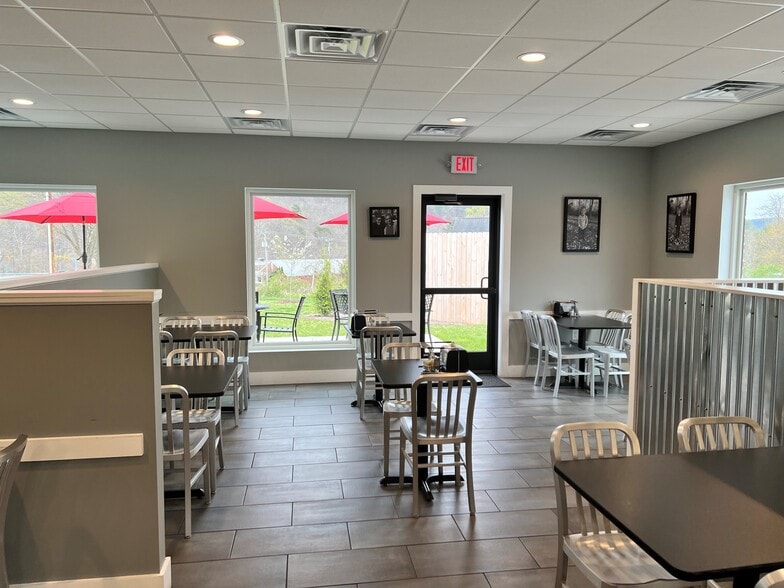 More Photos Of 674 Teresa, Roanoke General Retail For Sale