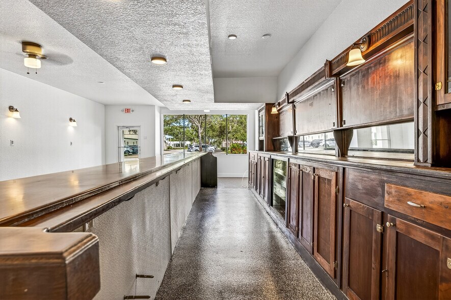 More Photos Of 1453 20th St, Vero Beach Restaurant For Lease