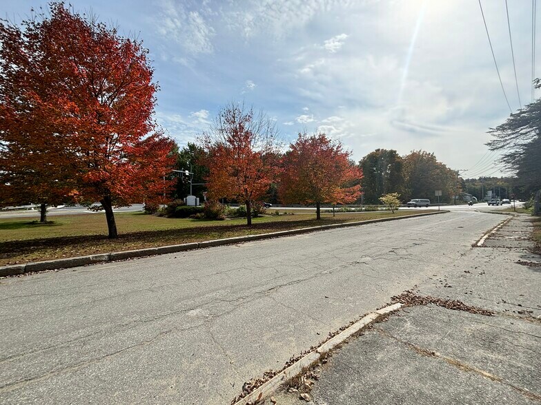 More Photos Of 107 Water Street, Farmington Office For Sale