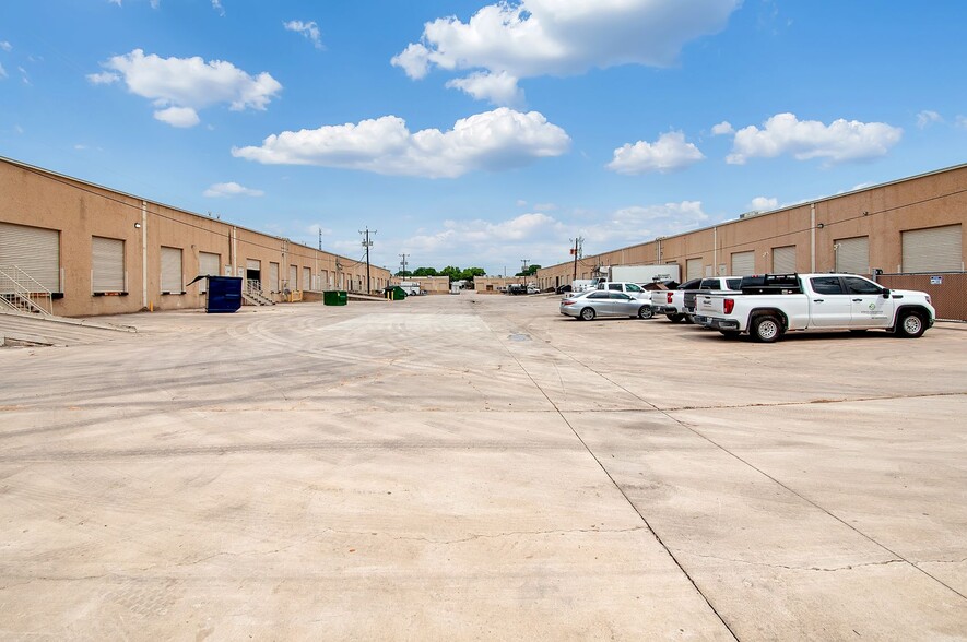 More Photos Of 12005-12095 Starcrest Dr, San Antonio Unknown For Lease